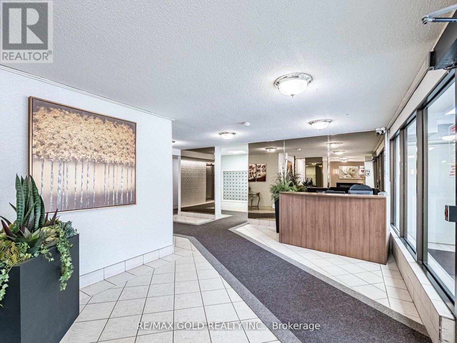 404 - 18 Knightsbridge Road, Brampton, Ontario  L6T 3X5 - Photo 3 - W13030614