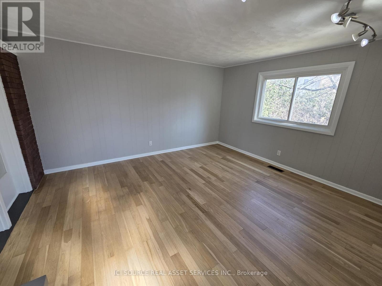 30 Sunnycrest Drive, Ottawa, Ontario  K2E 5Y2 - Photo 11 - X12955126