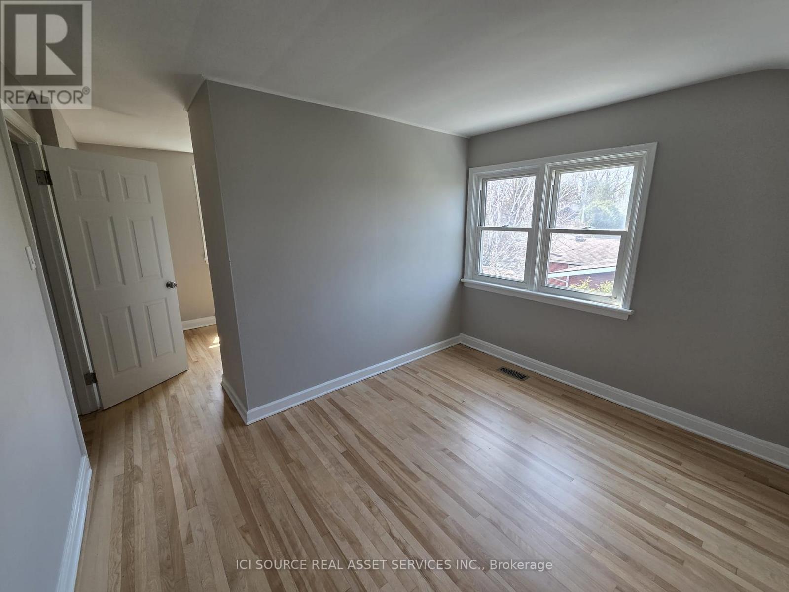 30 Sunnycrest Drive, Ottawa, Ontario  K2E 5Y2 - Photo 15 - X12955126