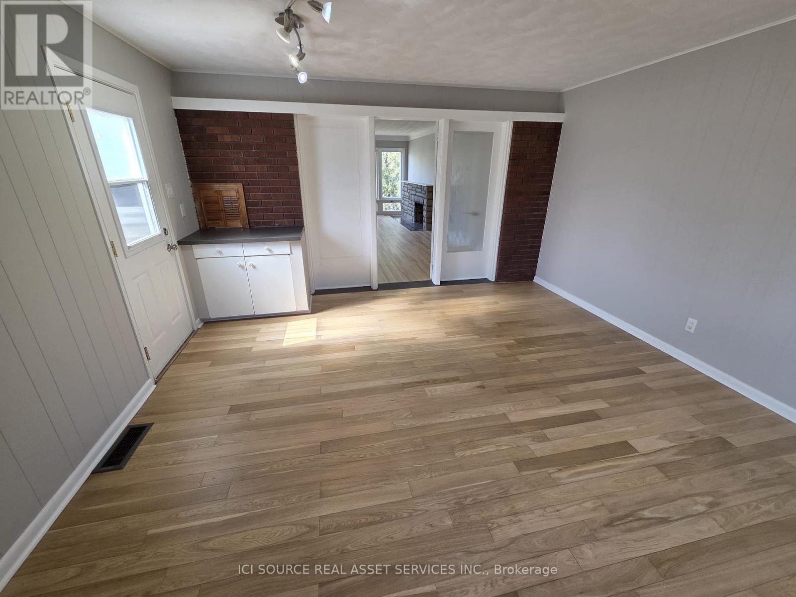 30 Sunnycrest Drive, Ottawa, Ontario  K2E 5Y2 - Photo 10 - X12955126