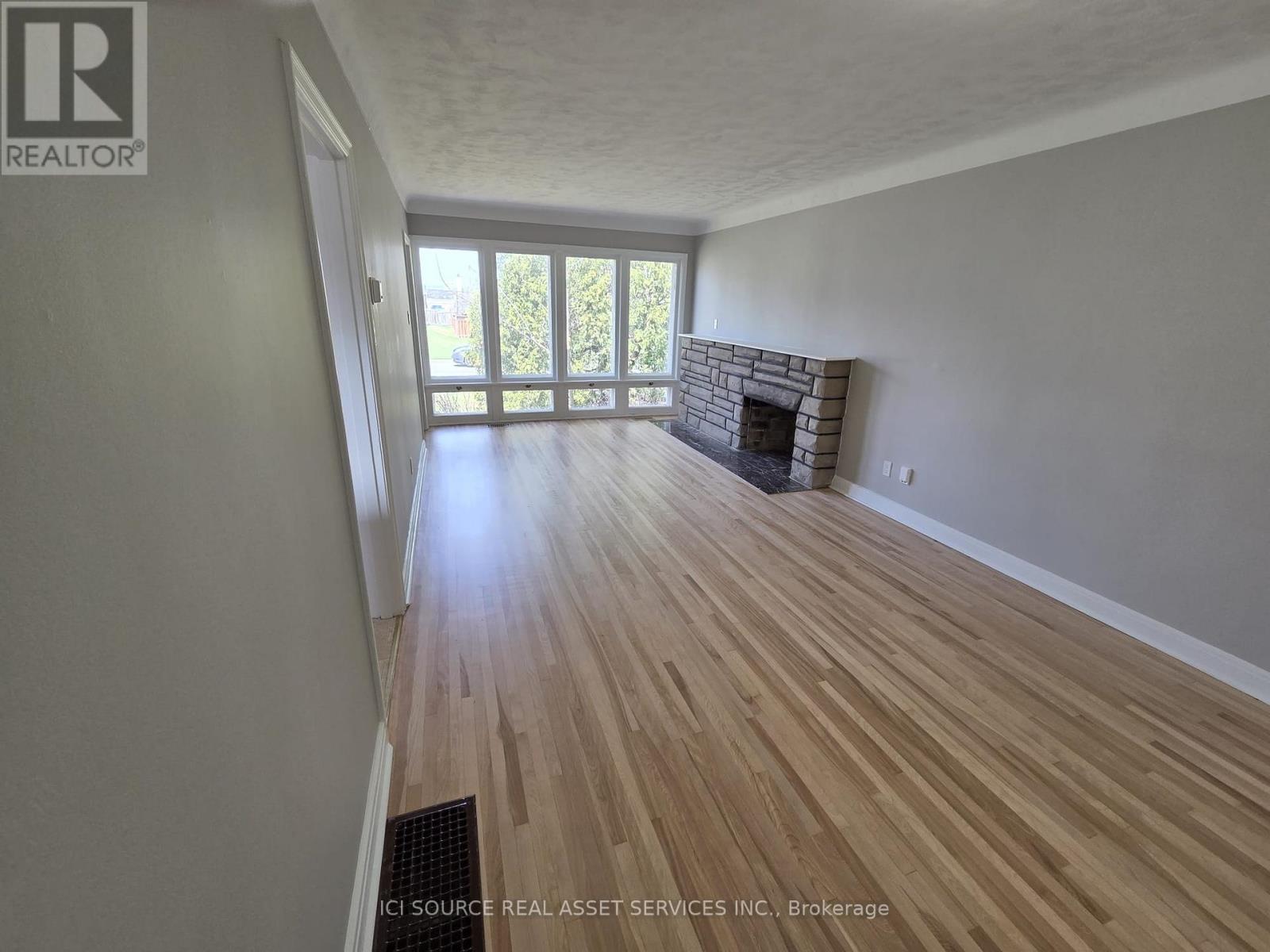 30 Sunnycrest Drive, Ottawa, Ontario  K2E 5Y2 - Photo 5 - X12955126