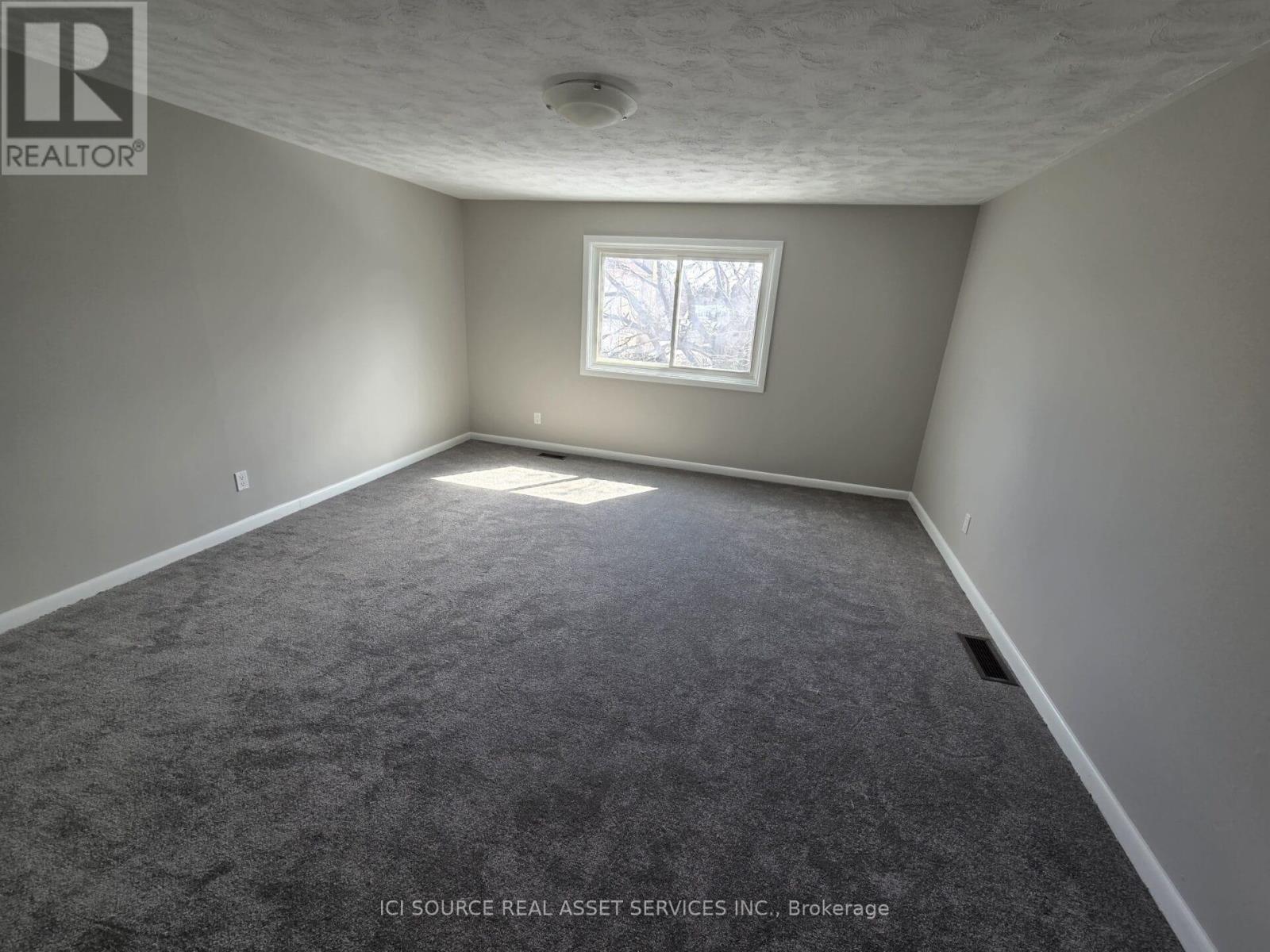 30 Sunnycrest Drive, Ottawa, Ontario  K2E 5Y2 - Photo 13 - X12955126