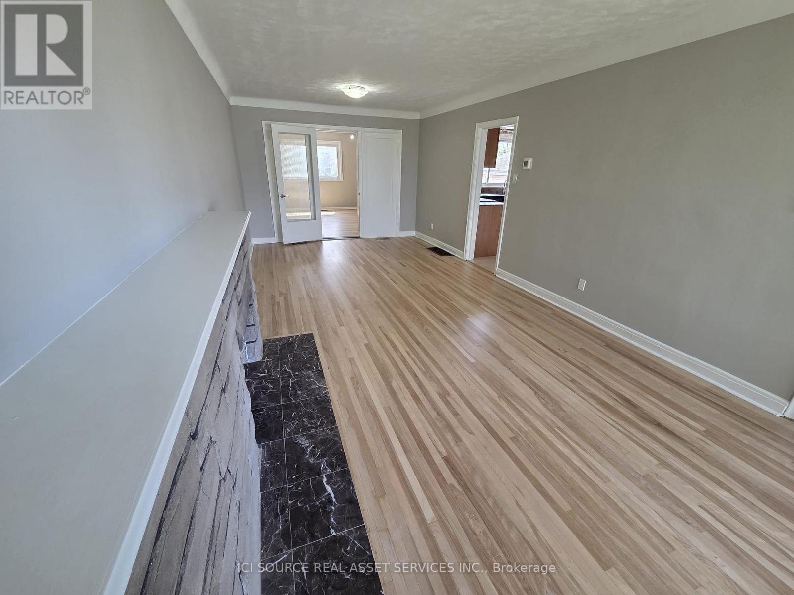 30 Sunnycrest Drive, Ottawa, Ontario  K2E 5Y2 - Photo 8 - X12955126