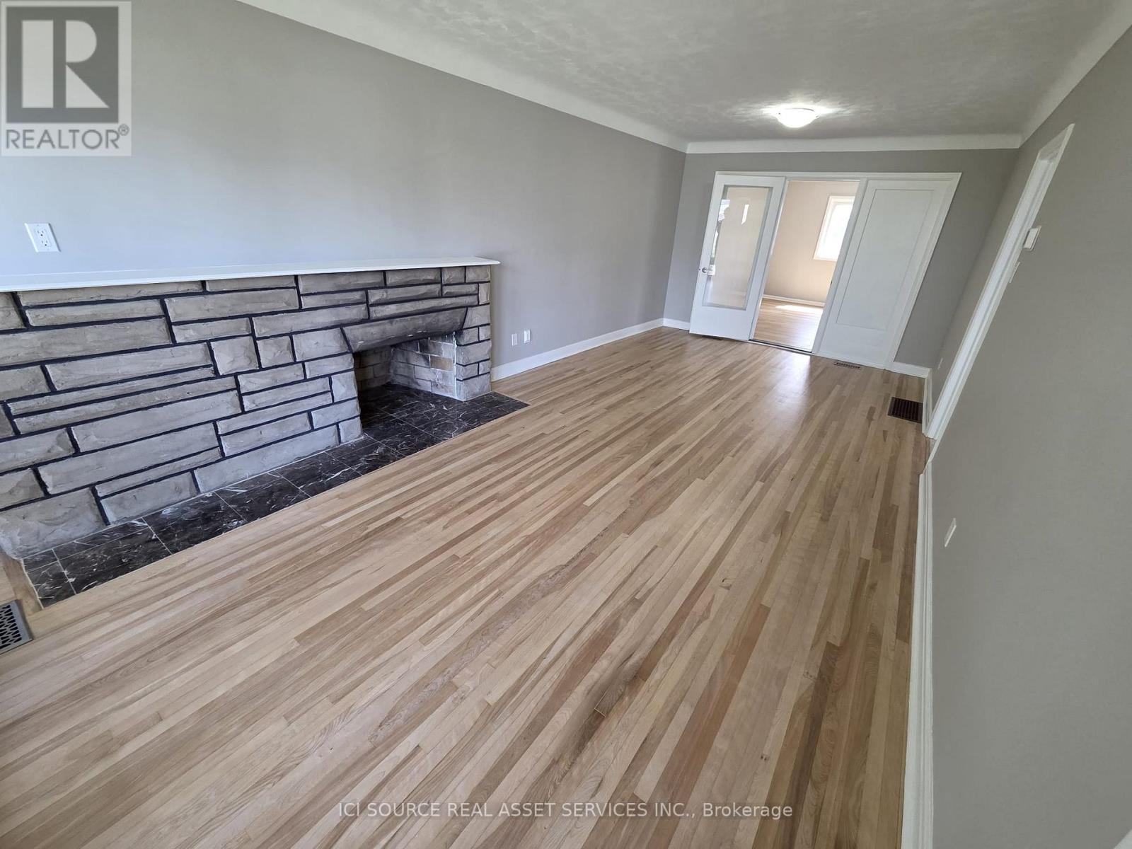 30 Sunnycrest Drive, Ottawa, Ontario  K2E 5Y2 - Photo 7 - X12955126