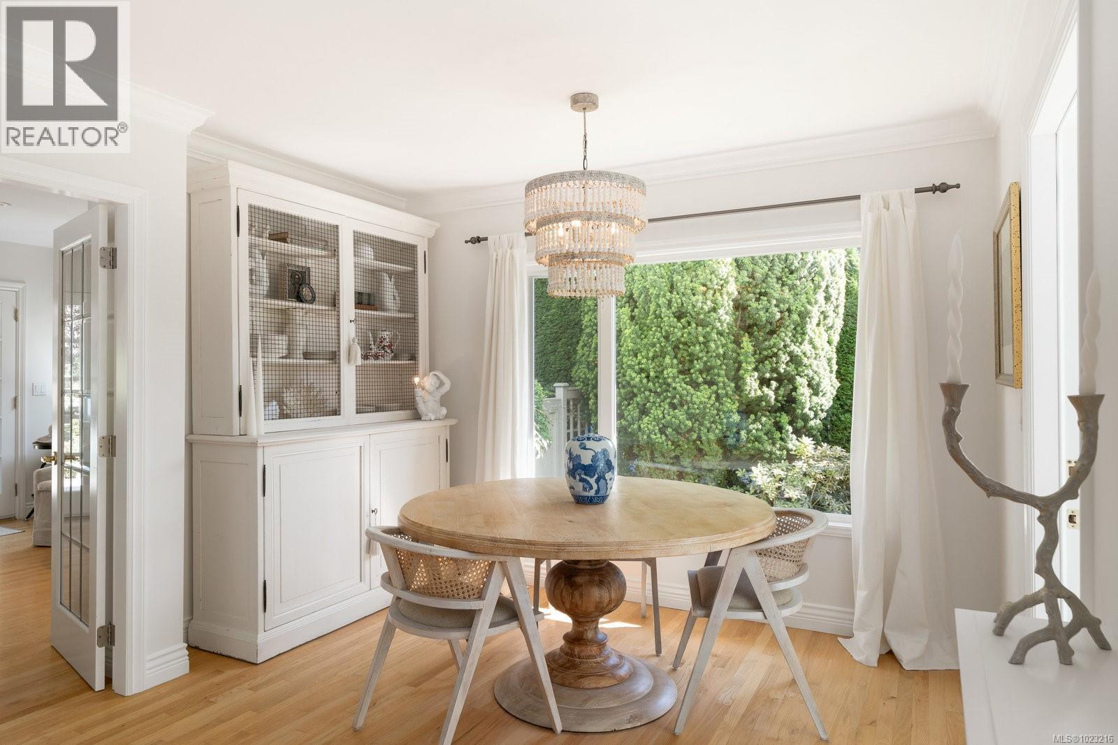 2944 Tudor Ave, Saanich, British Columbia  V8N 1M1 - Photo 12 - 1023216