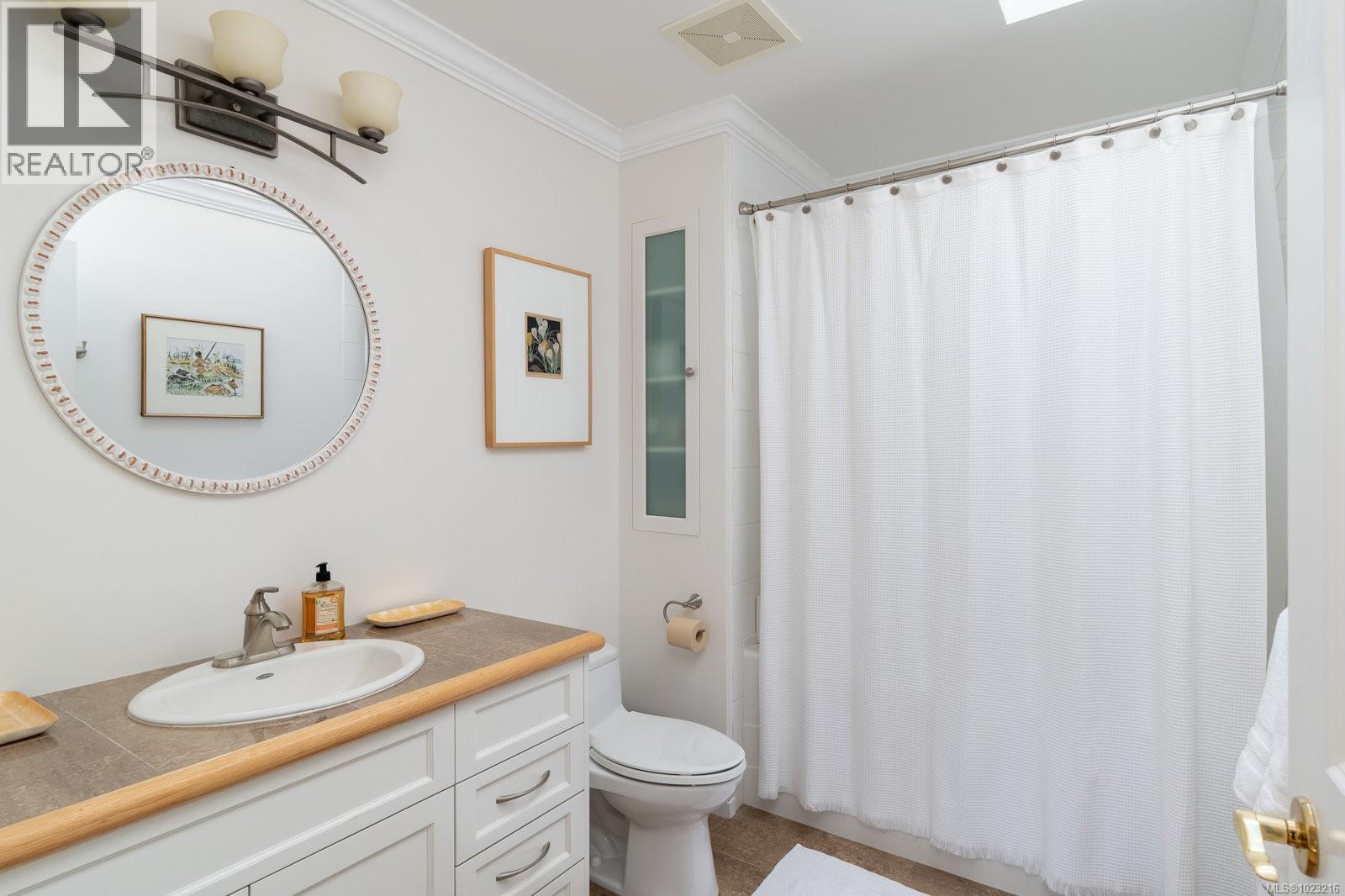 2944 Tudor Ave, Saanich, British Columbia  V8N 1M1 - Photo 33 - 1023216