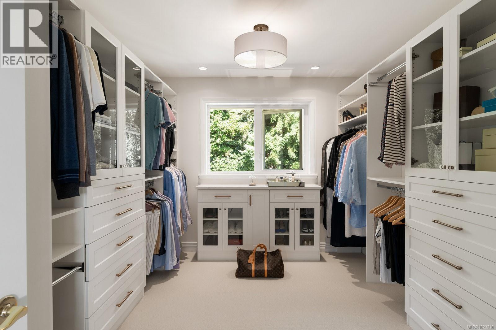 2944 Tudor Ave, Saanich, British Columbia  V8N 1M1 - Photo 29 - 1023216