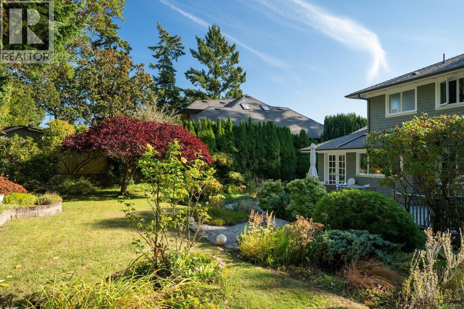 2944 Tudor Ave, Saanich, British Columbia  V8N 1M1 - Photo 45 - 1023216