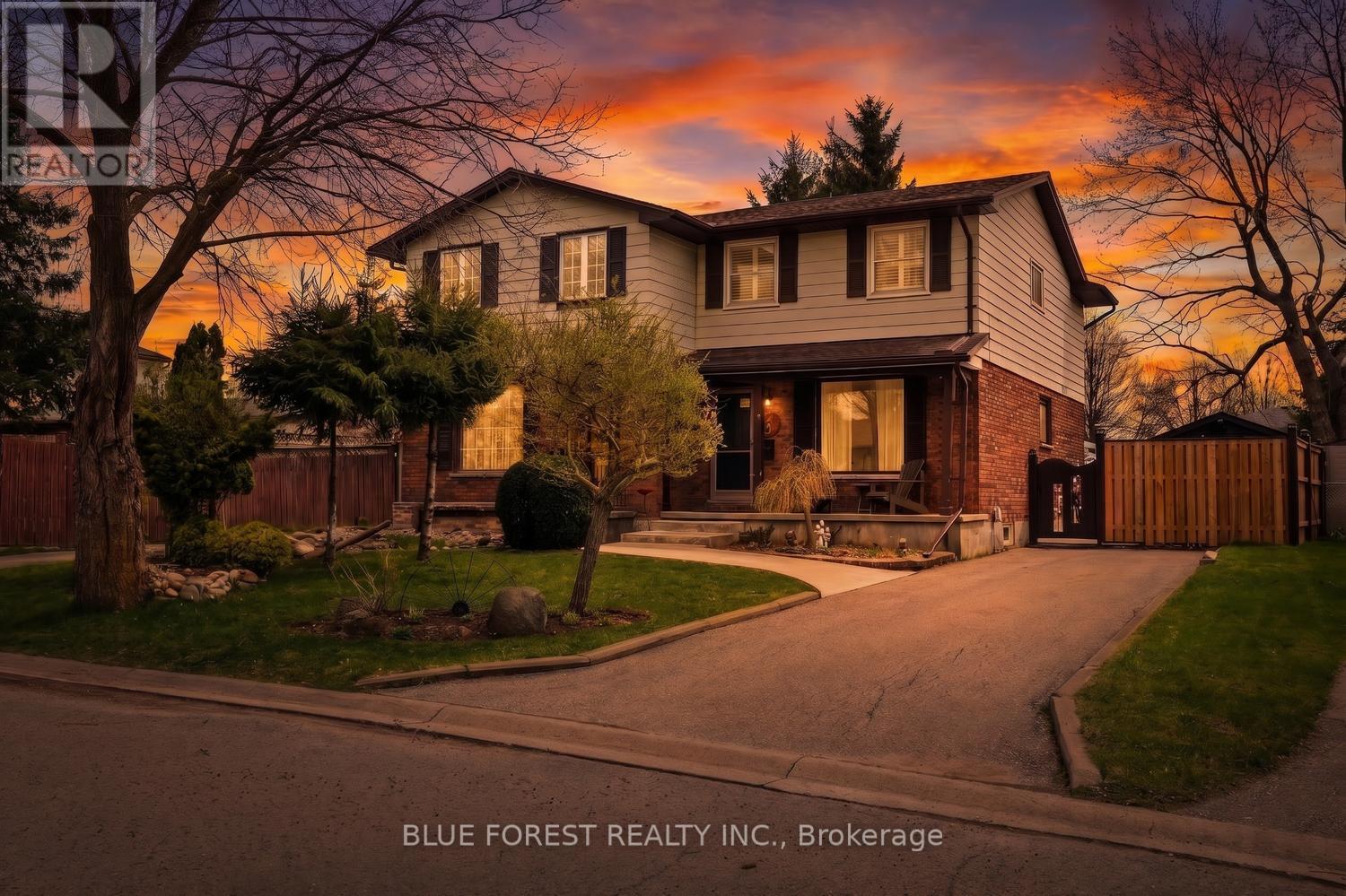 3 LACEY CRESCENT, London South, Ontario