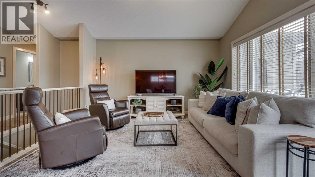 84 Isbister Close, Red Deer, Alberta  T4R 0B9 - Photo 3 - A2304300