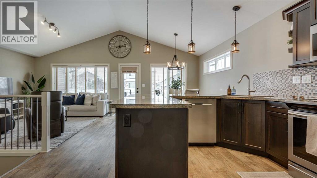 84 Isbister Close, Red Deer, Alberta  T4R 0B9 - Photo 6 - A2304300