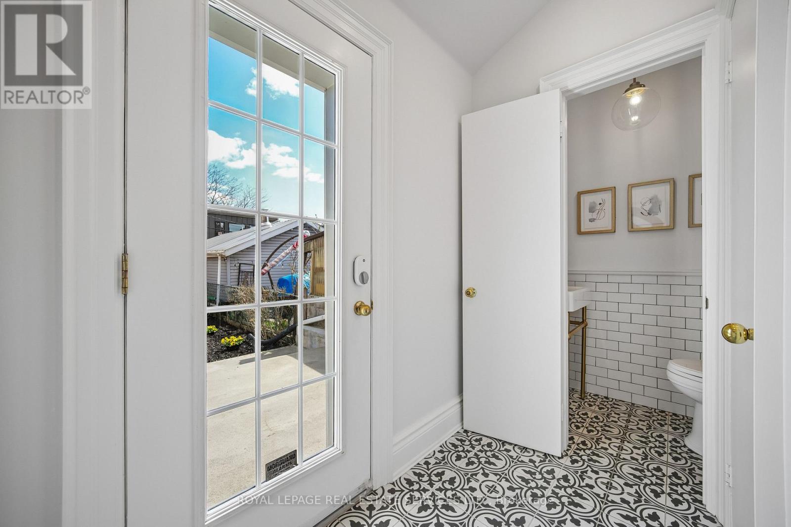 577 Ossington Avenue, Toronto (Palmerston-Little Italy), Ontario  M6G 3T4 - Photo 14 - C13033100