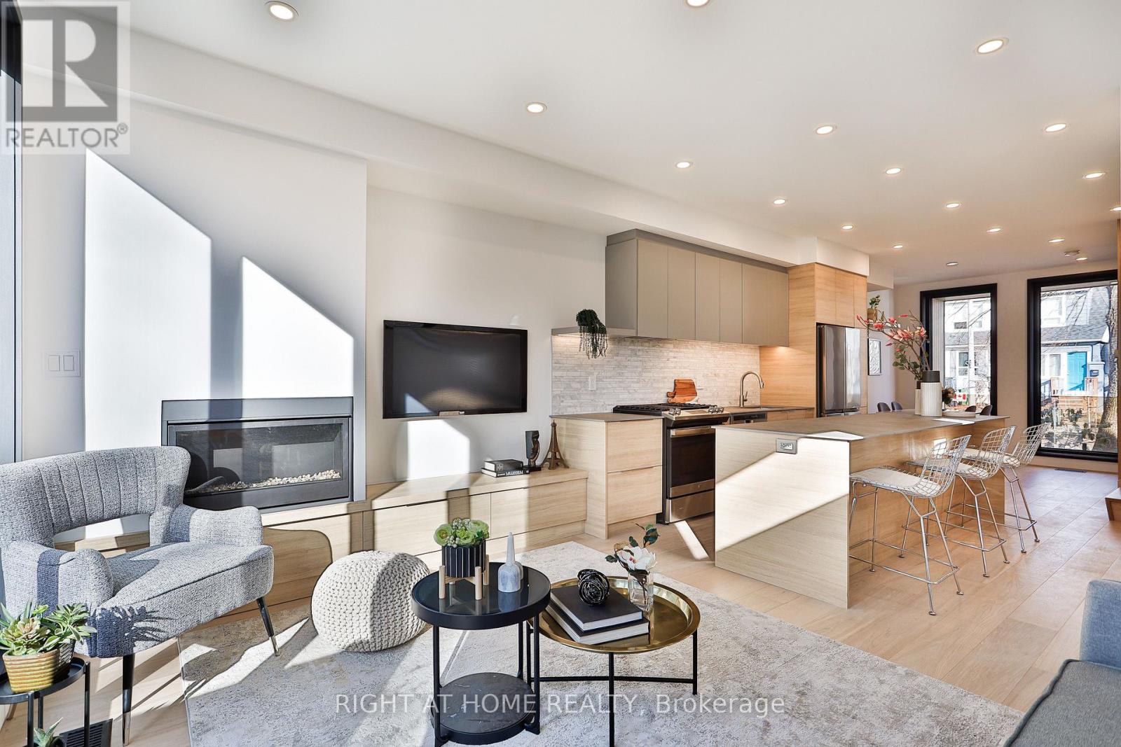 Main And Laneway - 11 Merrill Avenue W, Toronto, Ontario  M4C 1C4 - Photo 11 - E13033126