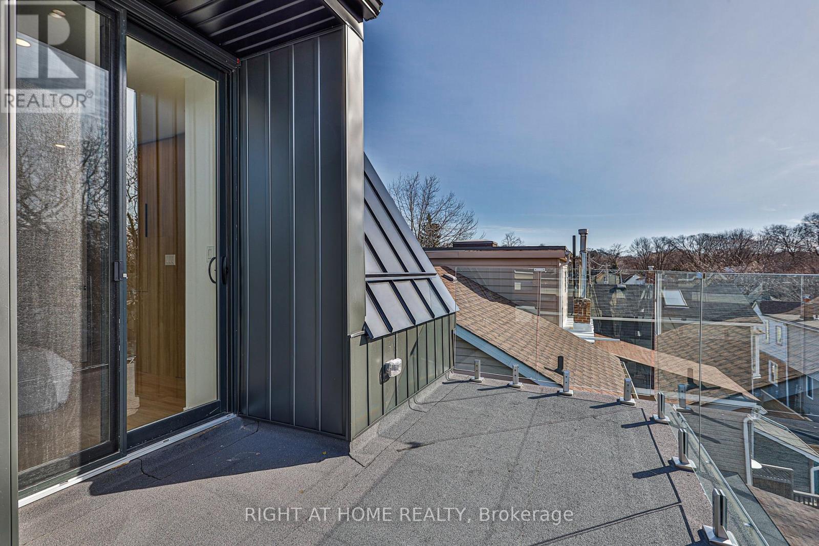 Main And Laneway - 11 Merrill Avenue W, Toronto, Ontario  M4C 1C4 - Photo 23 - E13033126