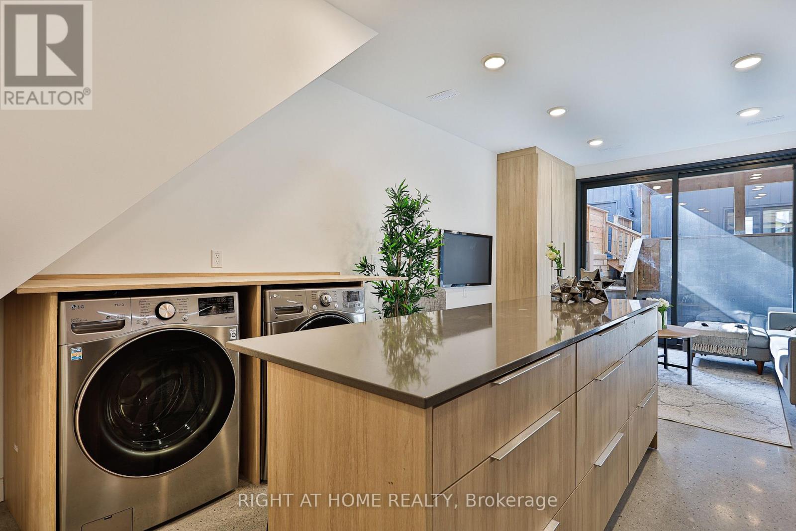 Main And Laneway - 11 Merrill Avenue W, Toronto, Ontario  M4C 1C4 - Photo 27 - E13033126