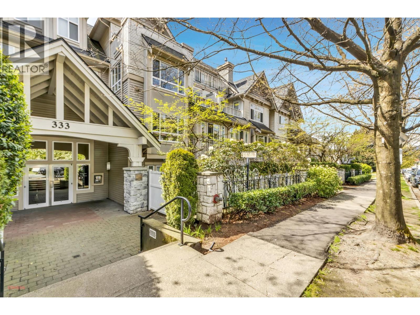 208 333 E 1ST STREET, north vancouver, British Columbia