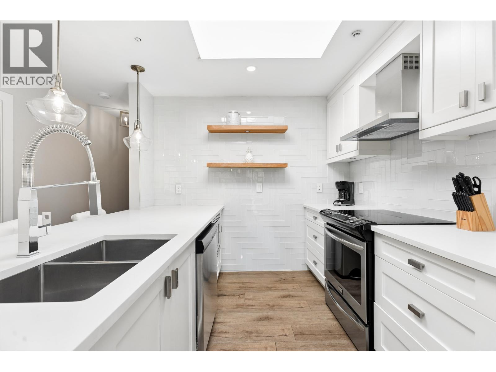 302 874 W 6th Avenue, Vancouver, British Columbia  V5Z 1A6 - Photo 10 - R3114907