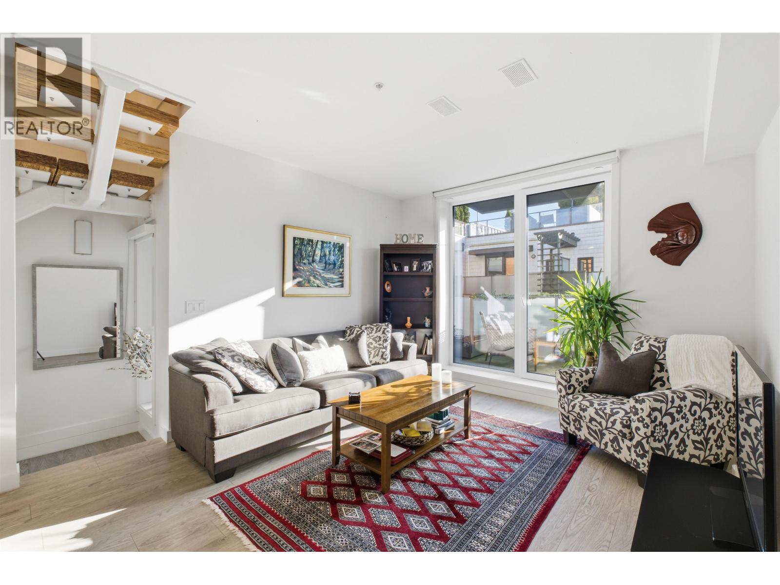 33 720 E 3rd Street, North Vancouver, British Columbia  V7L 0G7 - Photo 2 - R3114908