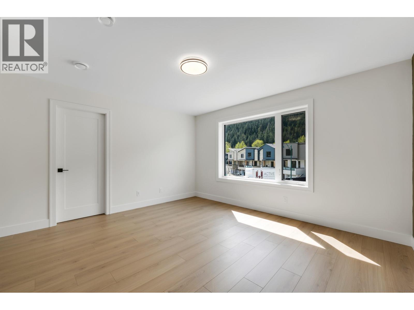 1005 Phare Crescent, Pemberton, British Columbia  V0N 2L1 - Photo 10 - R3114883