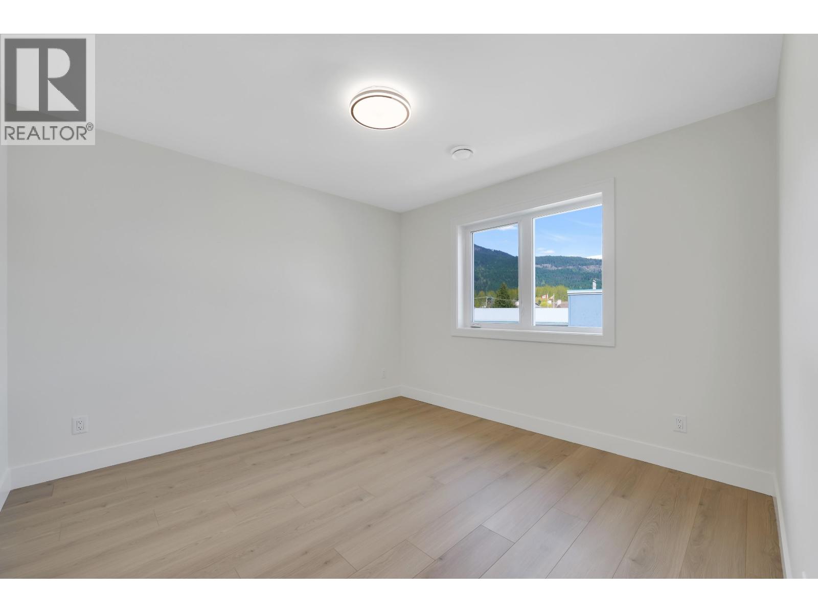 1005 Phare Crescent, Pemberton, British Columbia  V0N 2L1 - Photo 13 - R3114883