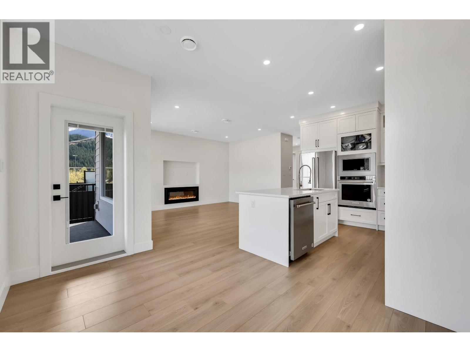 1005 Phare Crescent, Pemberton, British Columbia  V0N 2L1 - Photo 19 - R3114883