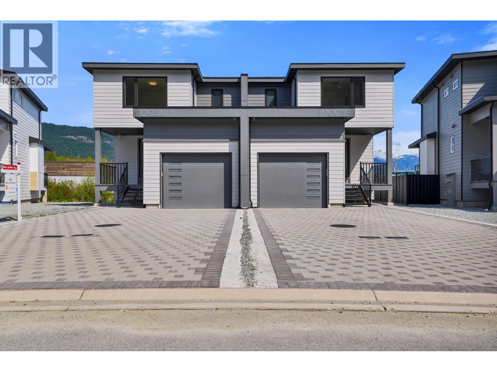 1005 Phare Crescent, Pemberton, British Columbia  V0N 2L1 - Photo 2 - R3114883