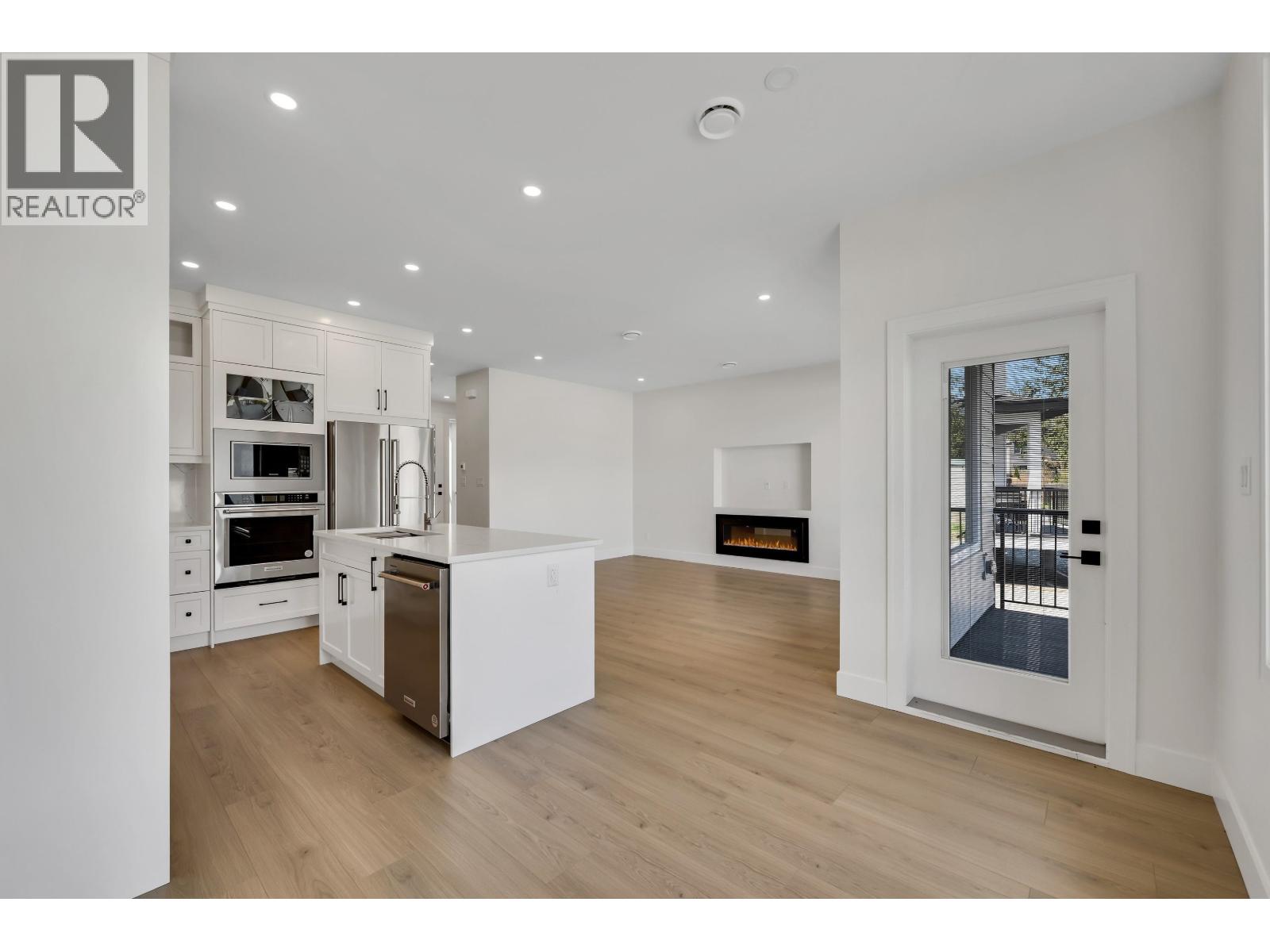 1005 Phare Crescent, Pemberton, British Columbia  V0N 2L1 - Photo 6 - R3114883