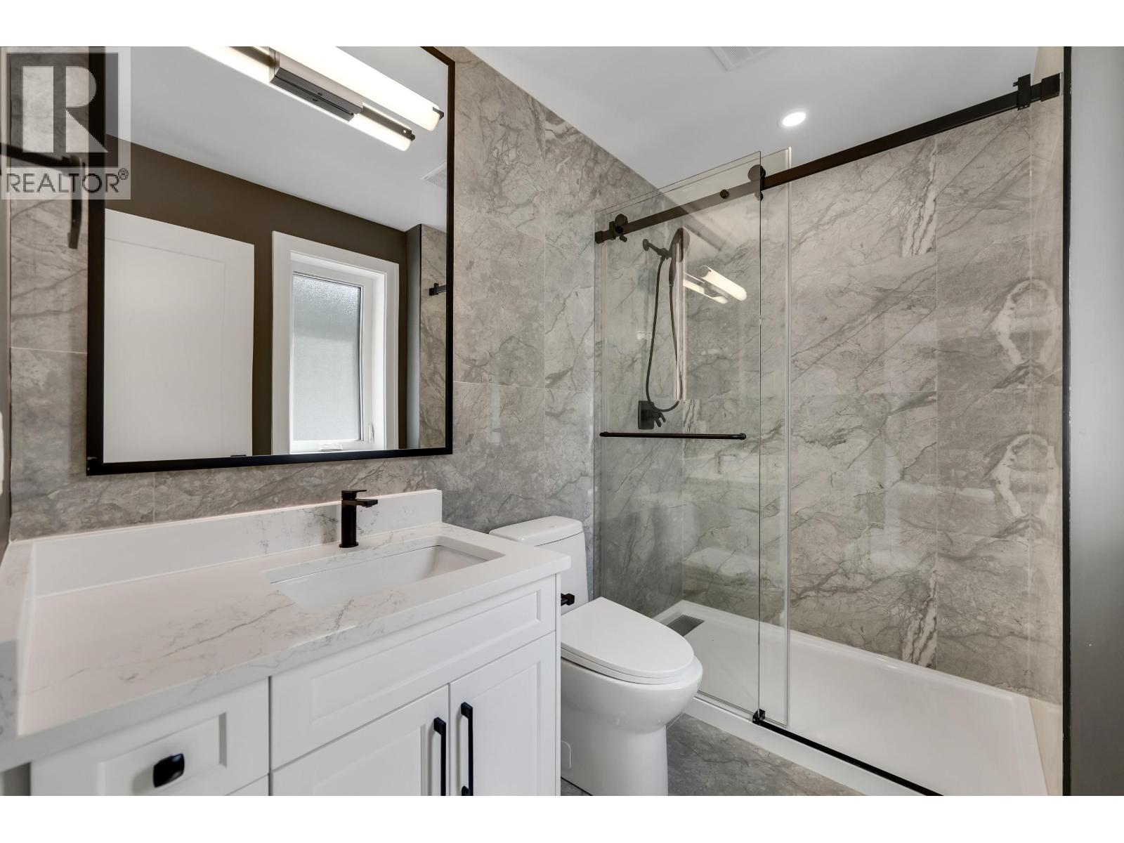 1005 Phare Crescent, Pemberton, British Columbia  V0N 2L1 - Photo 8 - R3114883