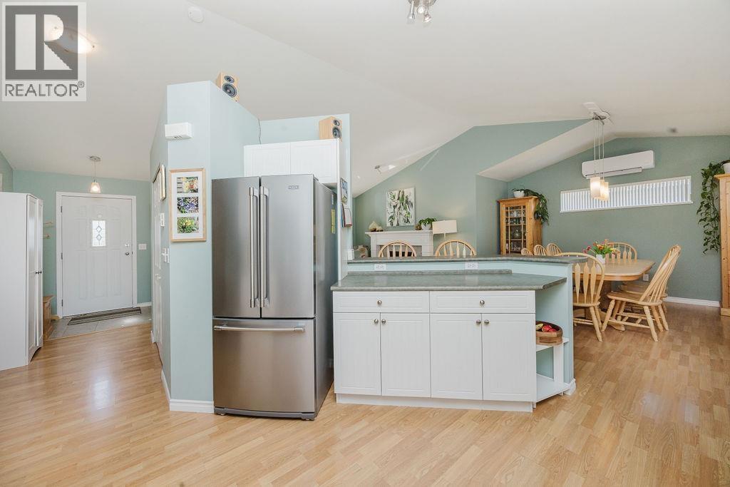 6308 Jasper Road, Sechelt, British Columbia  V0N 3A7 - Photo 4 - R3114886