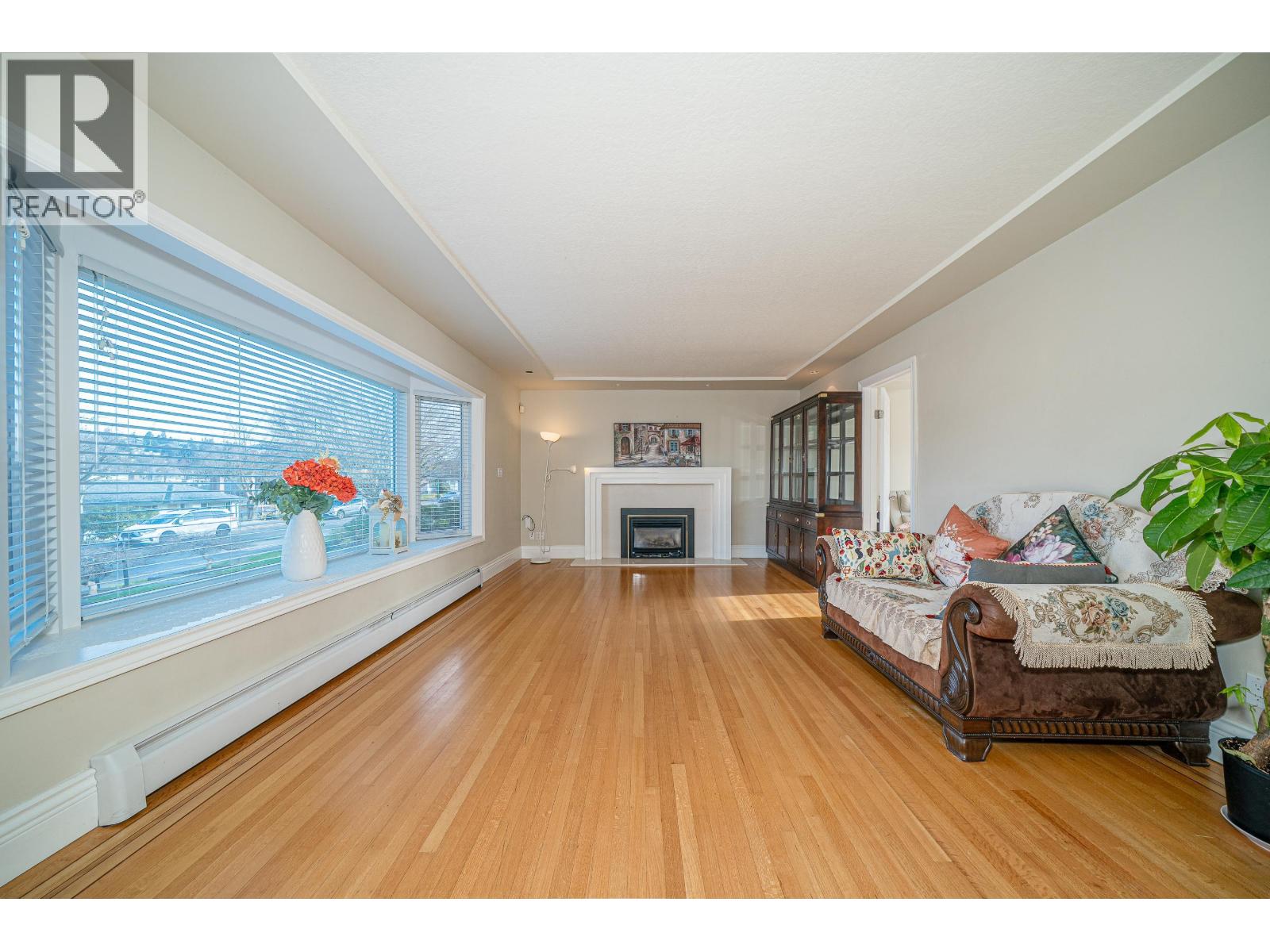 4824 Fairlawn Drive, Burnaby, British Columbia  V5C 3R8 - Photo 1 - R3114893