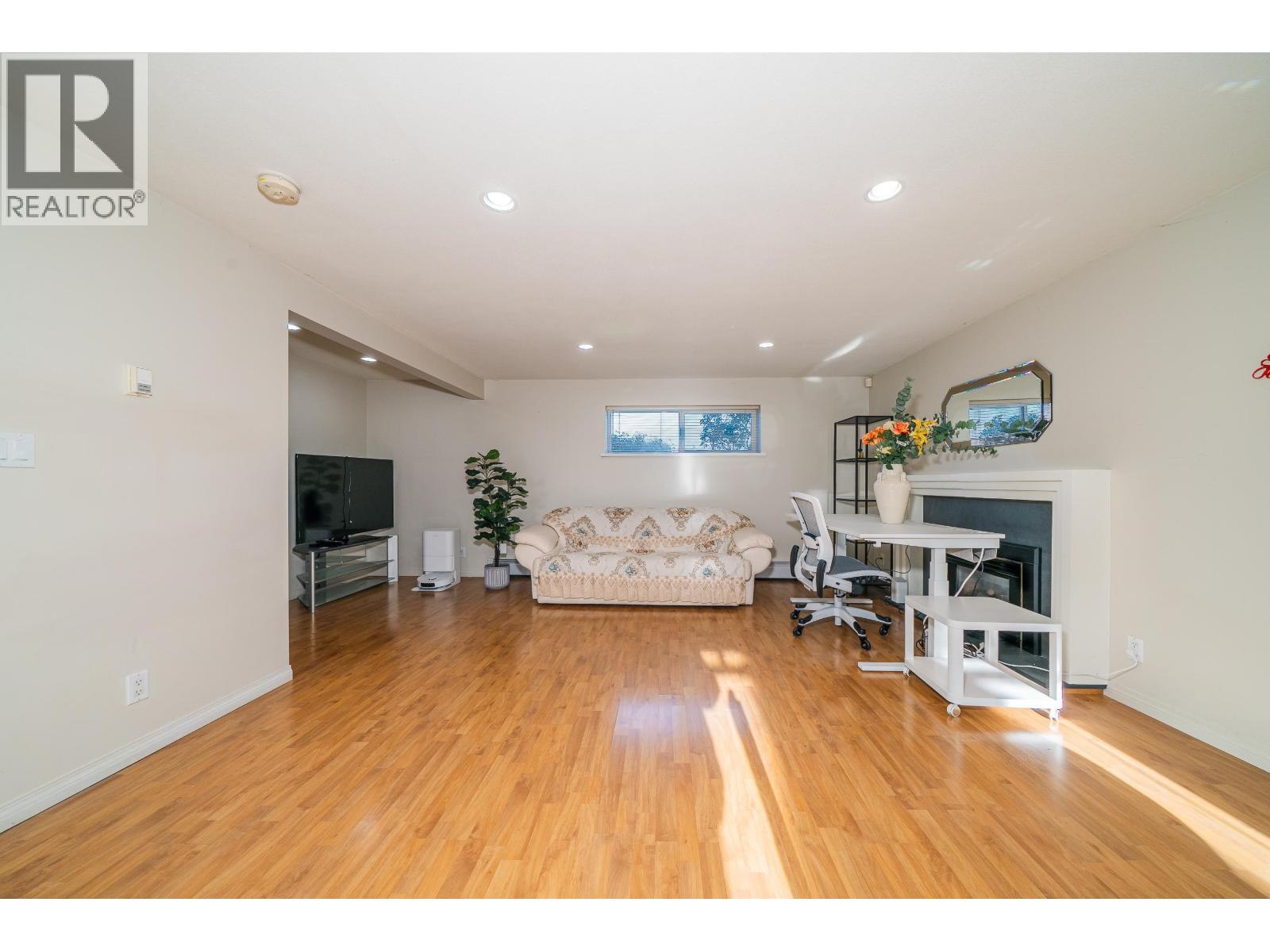 4824 Fairlawn Drive, Burnaby, British Columbia  V5C 3R8 - Photo 10 - R3114893