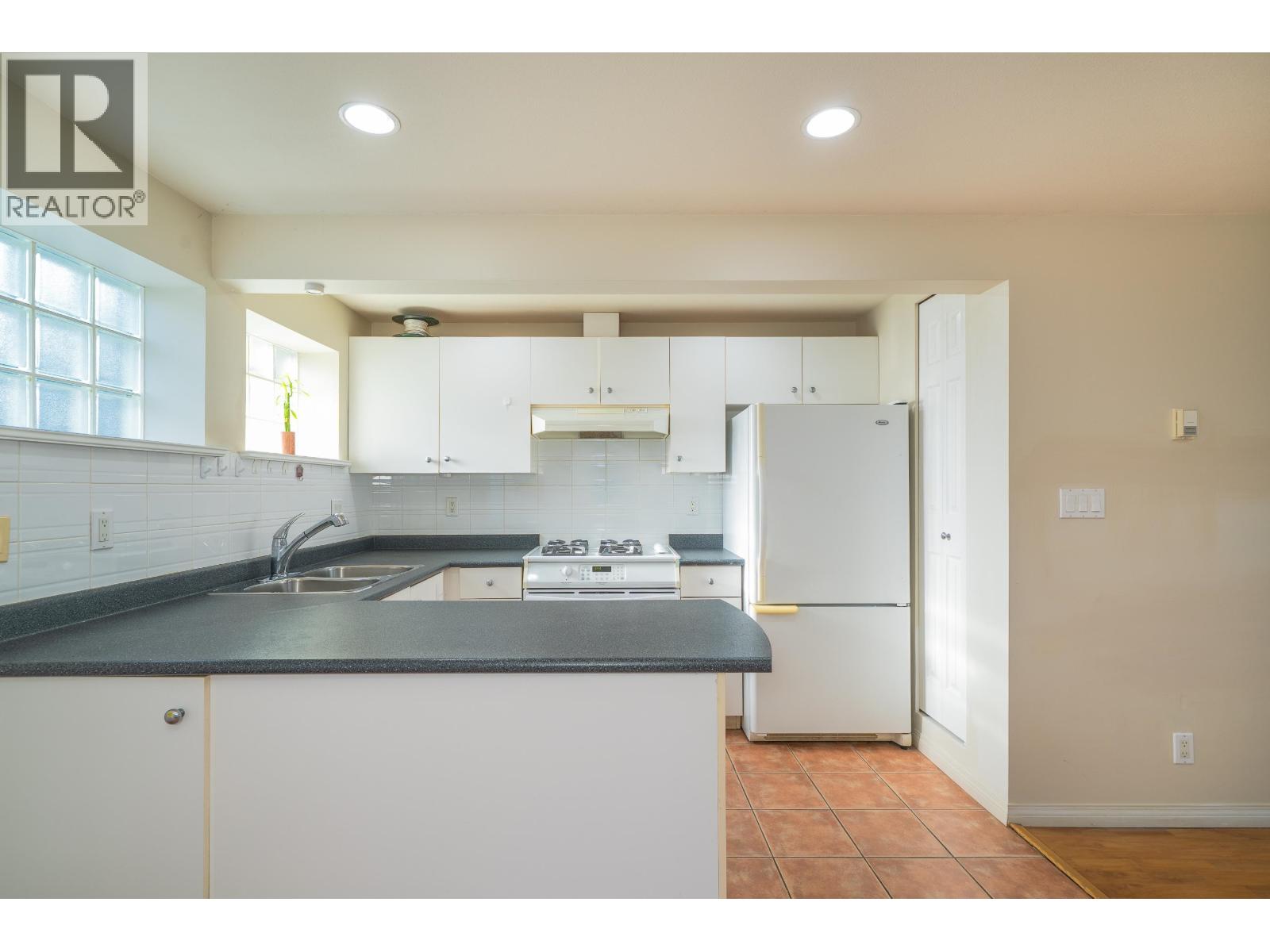 4824 Fairlawn Drive, Burnaby, British Columbia  V5C 3R8 - Photo 12 - R3114893