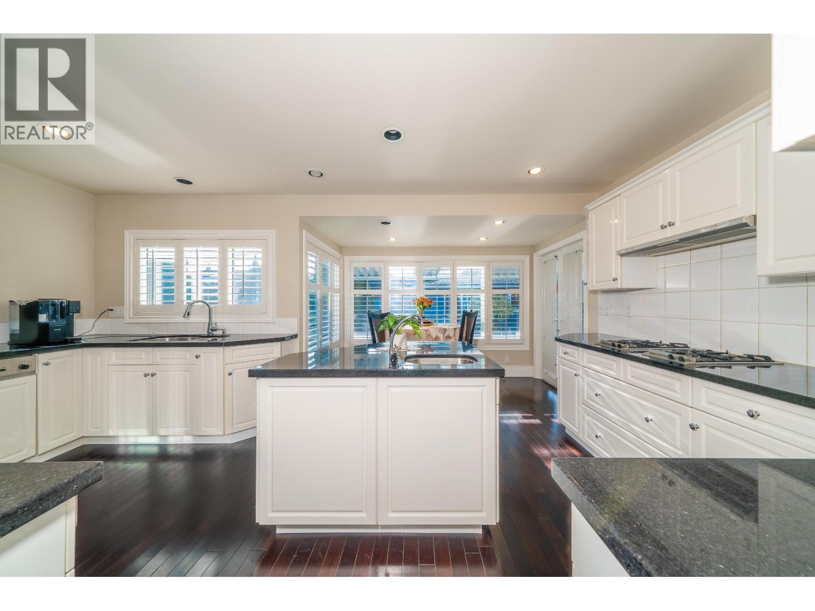 4824 Fairlawn Drive, Burnaby, British Columbia  V5C 3R8 - Photo 6 - R3114893