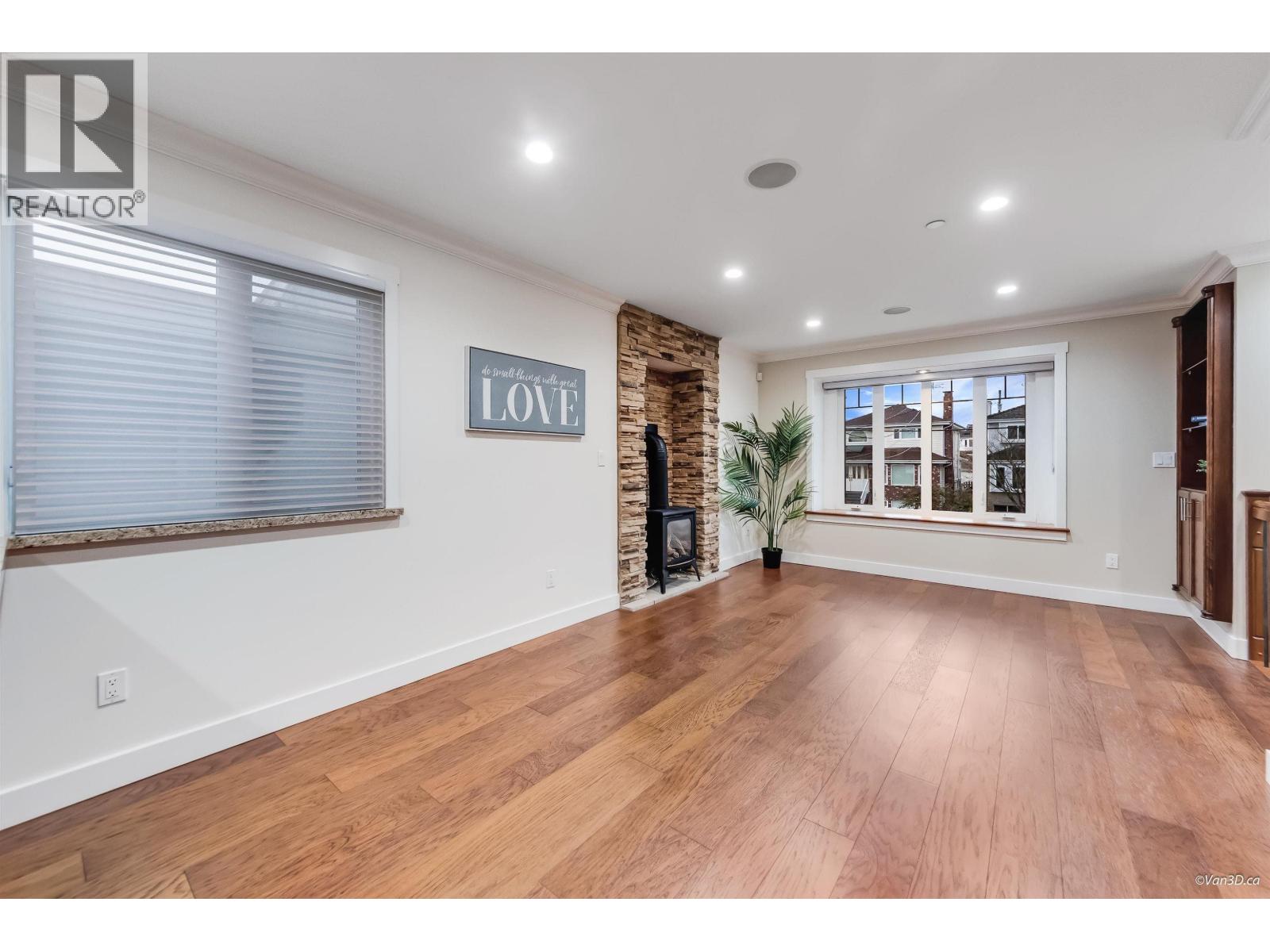 6167 Commercial Street, Vancouver, British Columbia  V5P 3P2 - Photo 2 - R3114899