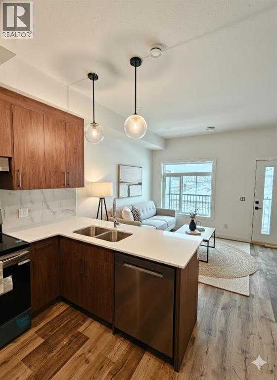 208, 156 Park Street, Cochrane, Alberta  T4C 2B8 - Photo 14 - A2291443