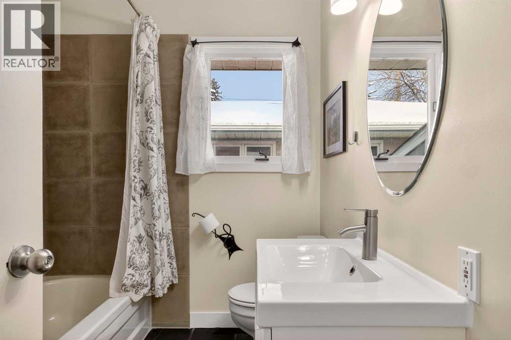 2507 Chicoutimi Drive Nw, Calgary, Alberta  T2L 0W4 - Photo 21 - A2301982