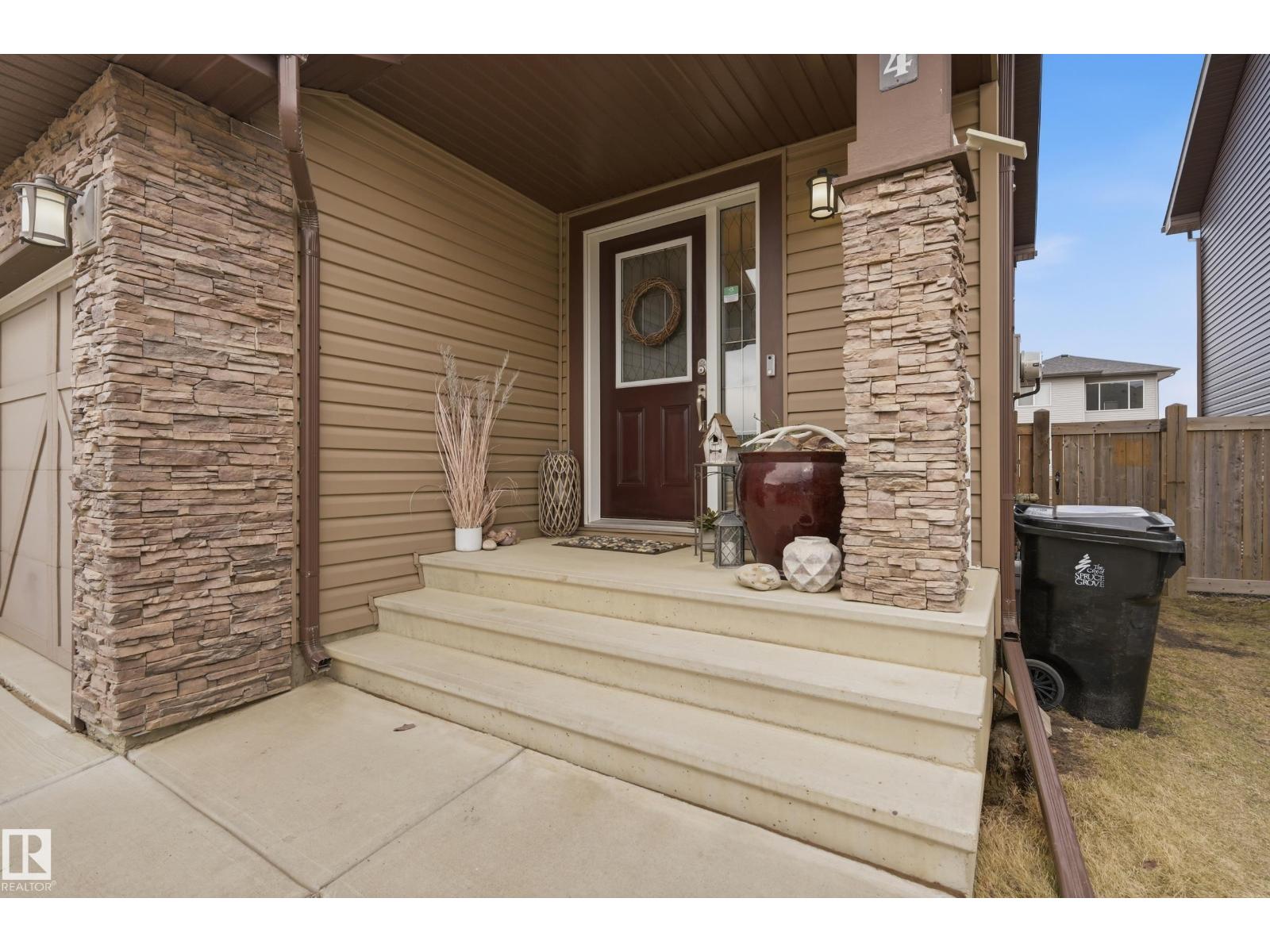 4 Peter St, Spruce Grove, Alberta  T7X 0R4 - Photo 3 - E4483626