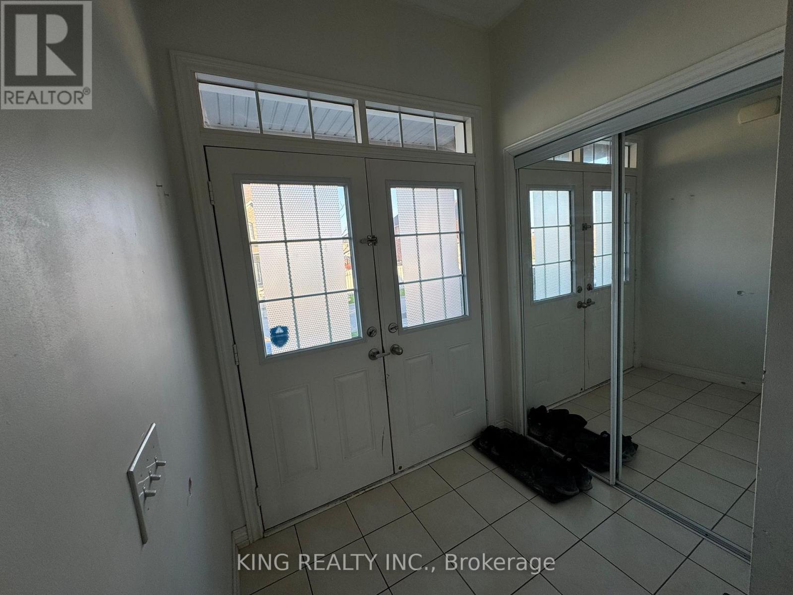 18 EASTLAKE ROAD, Brampton, Ontario