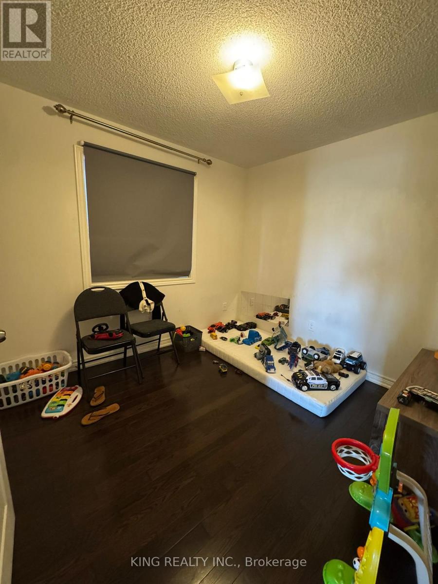 18 Eastlake Road, Brampton, Ontario  L7A 3S2 - Photo 11 - W13033114