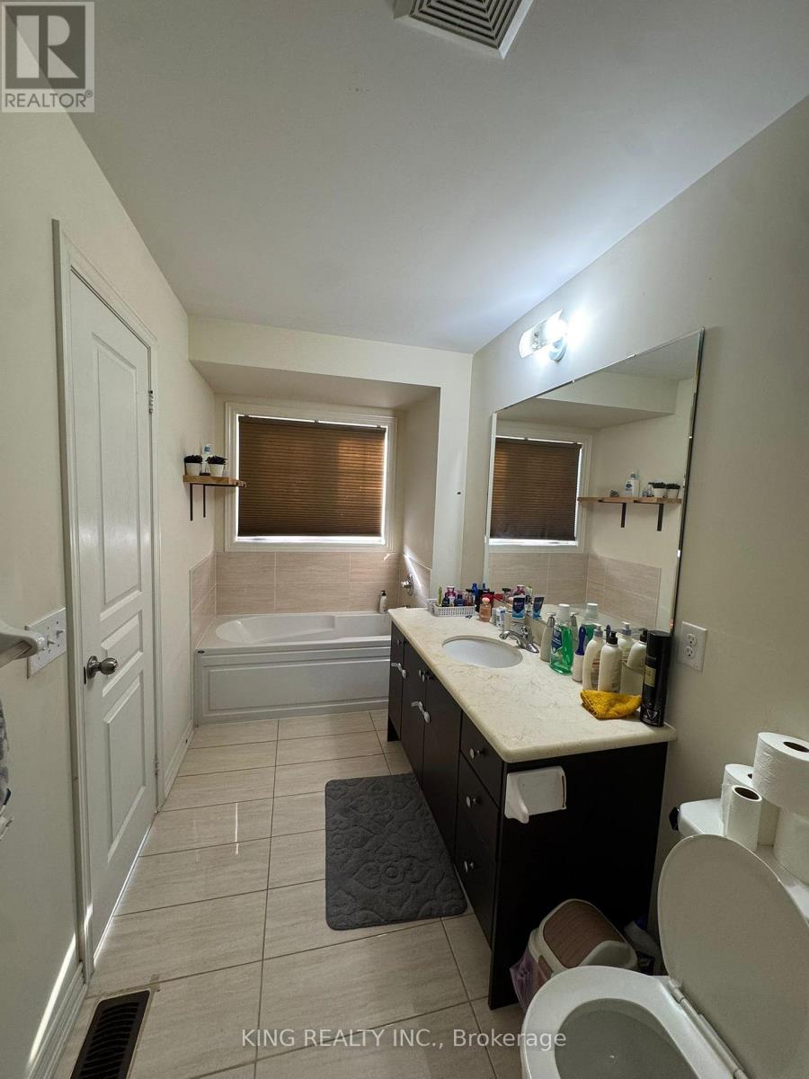 18 Eastlake Road, Brampton, Ontario  L7A 3S2 - Photo 13 - W13033114