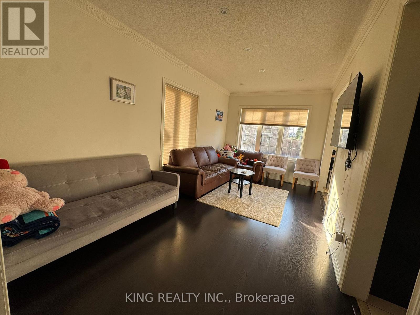 18 Eastlake Road, Brampton, Ontario  L7A 3S2 - Photo 2 - W13033114