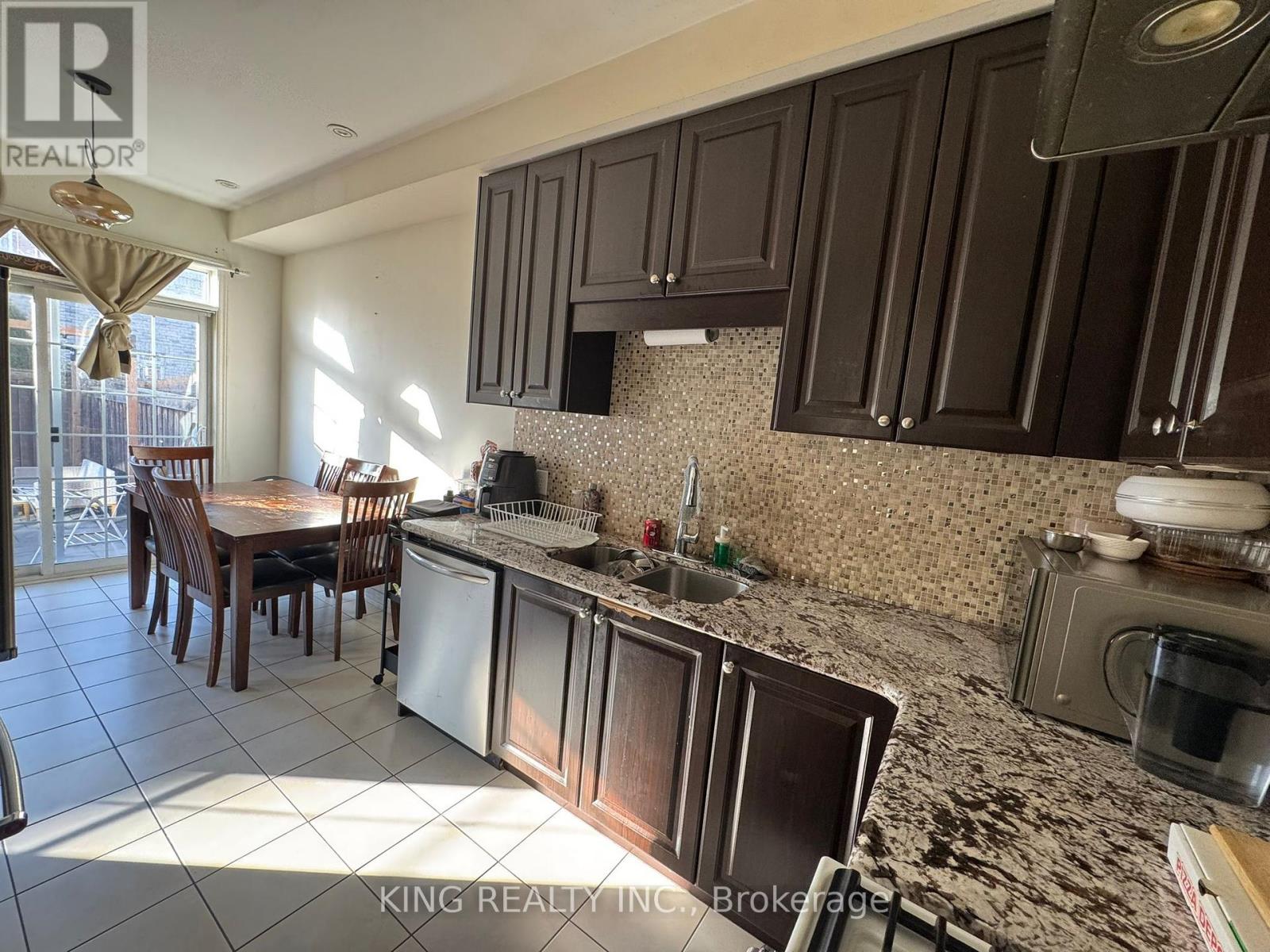 18 Eastlake Road, Brampton, Ontario  L7A 3S2 - Photo 6 - W13033114