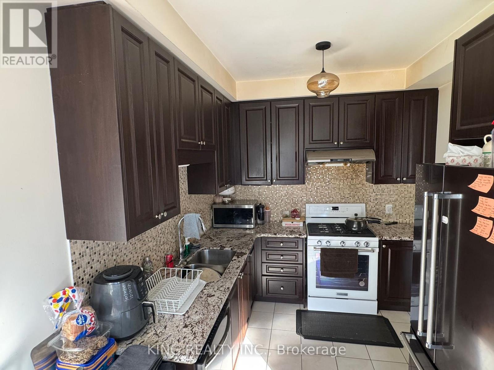 18 Eastlake Road, Brampton, Ontario  L7A 3S2 - Photo 7 - W13033114