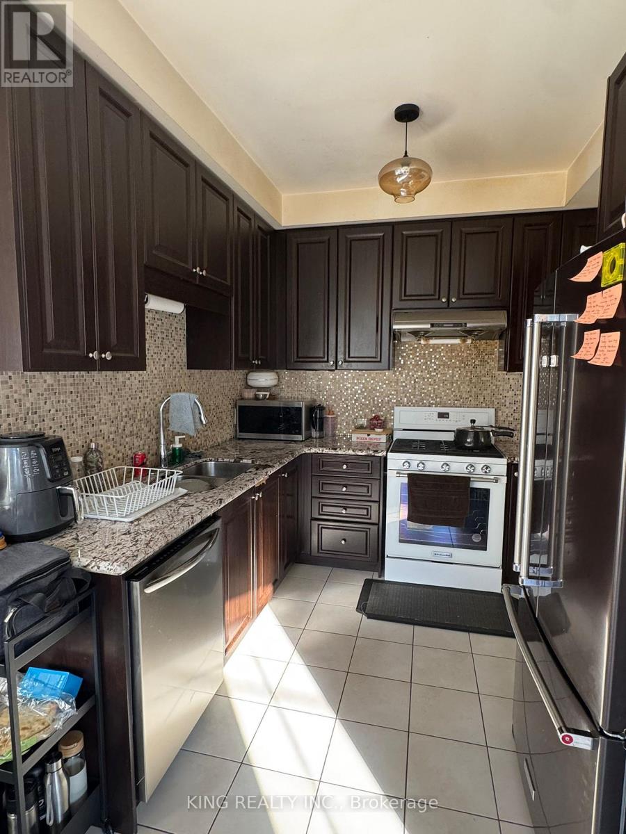 18 Eastlake Road, Brampton, Ontario  L7A 3S2 - Photo 8 - W13033114