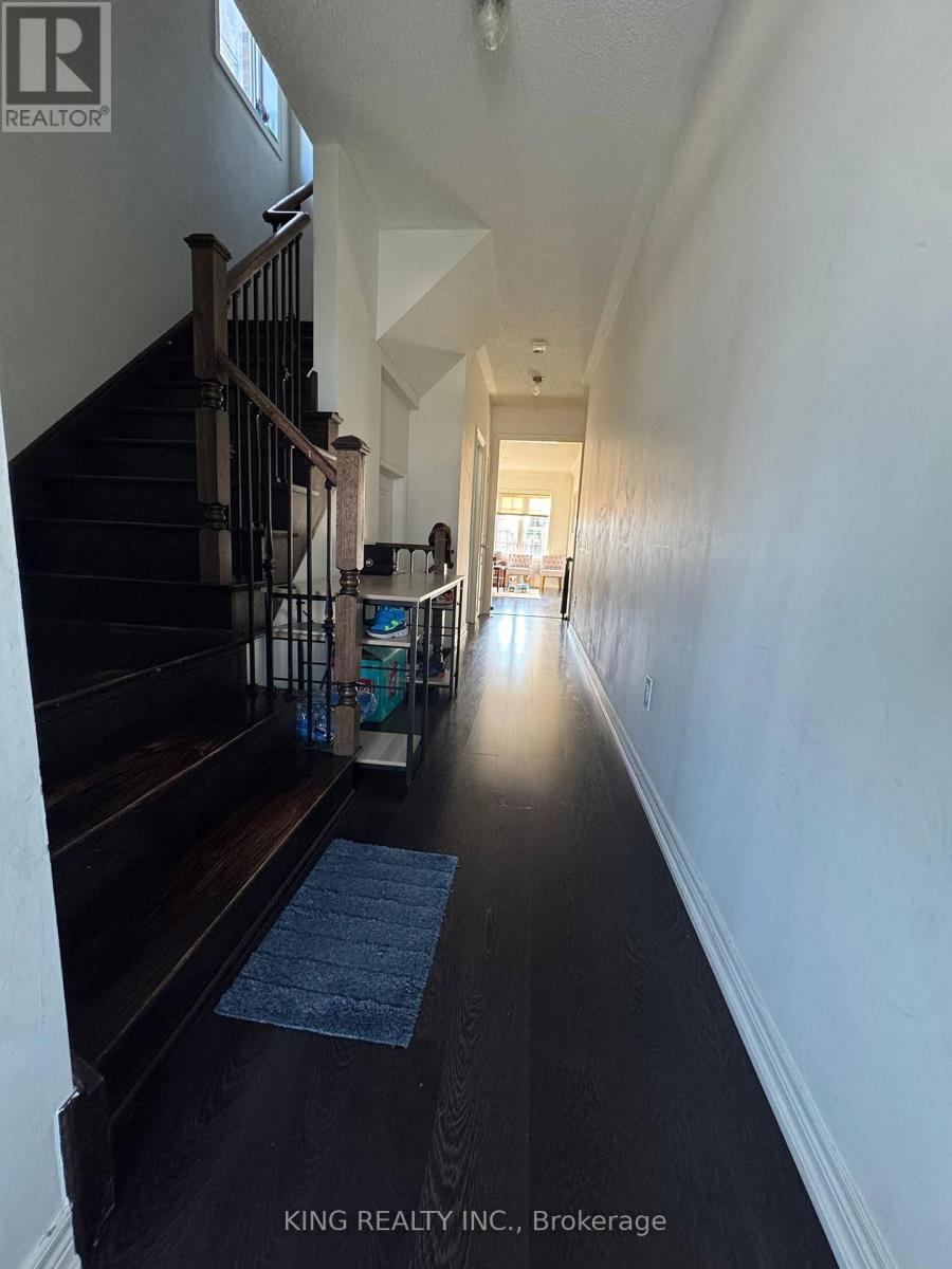 18 Eastlake Road, Brampton, Ontario  L7A 3S2 - Photo 9 - W13033114