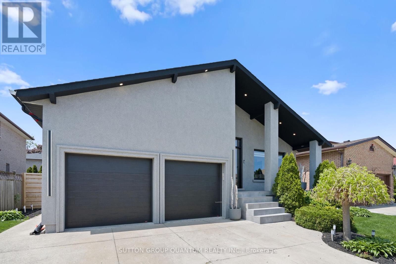 17 Clearview Drive, Hamilton, Ontario  L8K 4Y4 - Photo 4 - X13033106