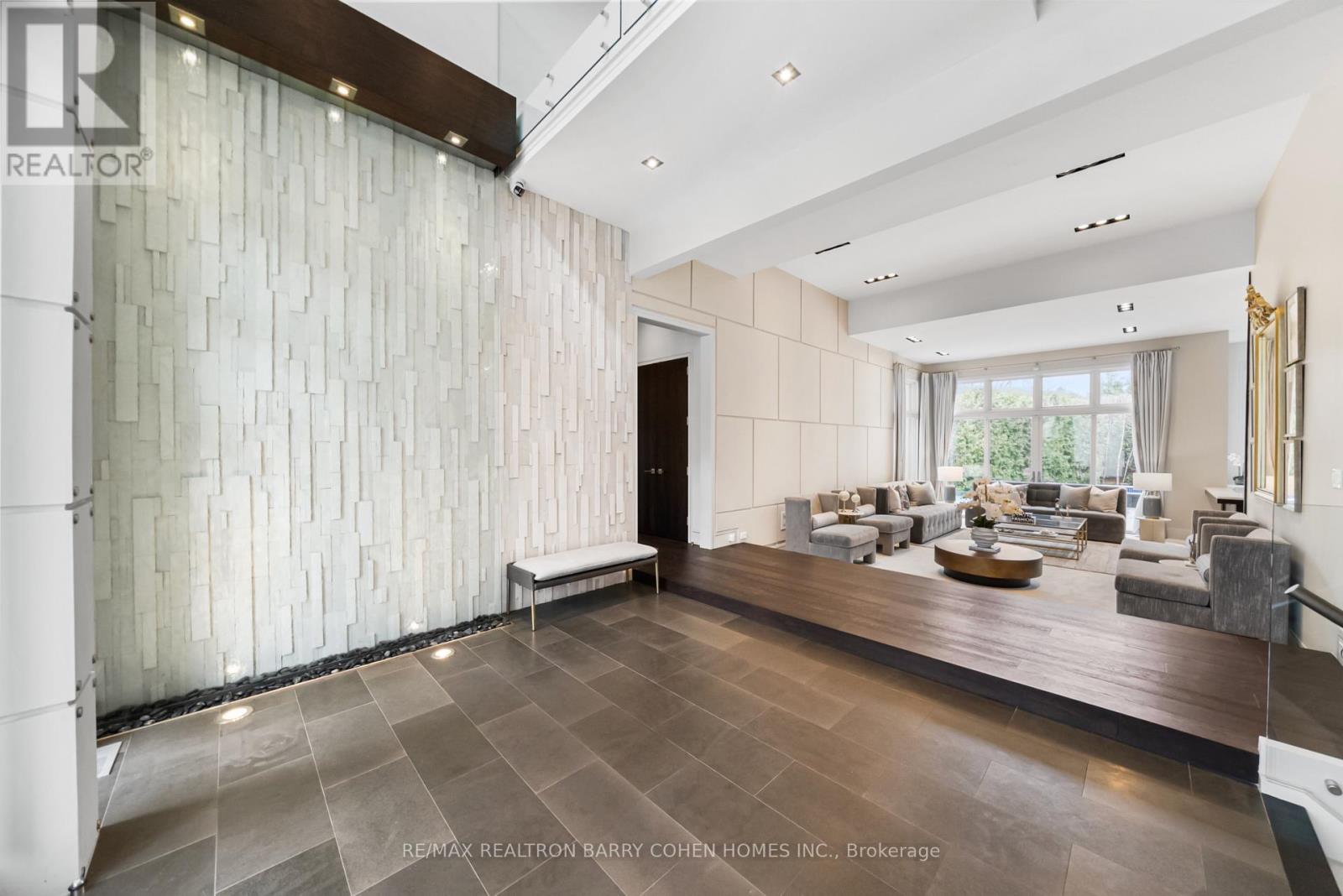 19 Maryvale Crescent, Richmond Hill, Ontario  L4C 6P6 - Photo 3 - N13023760