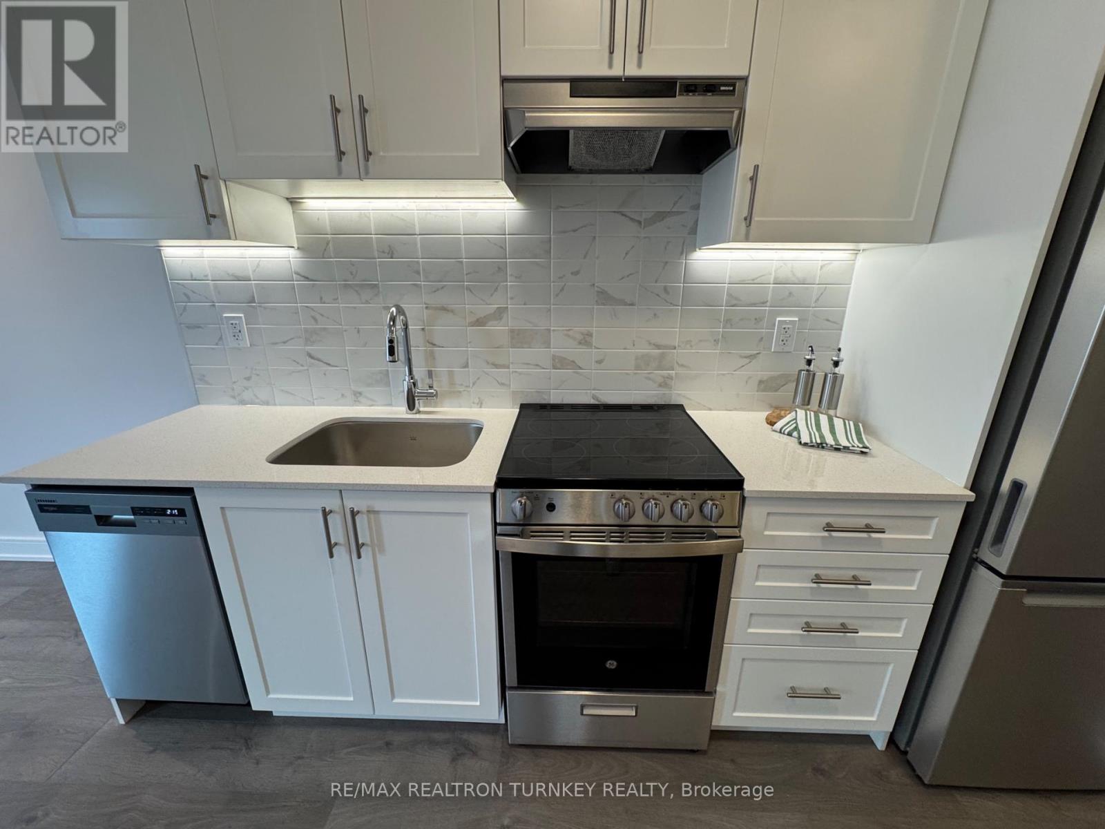 905 - 715 Davis Drive, Newmarket, Ontario  L3Y 0J2 - Photo 2 - N13032654