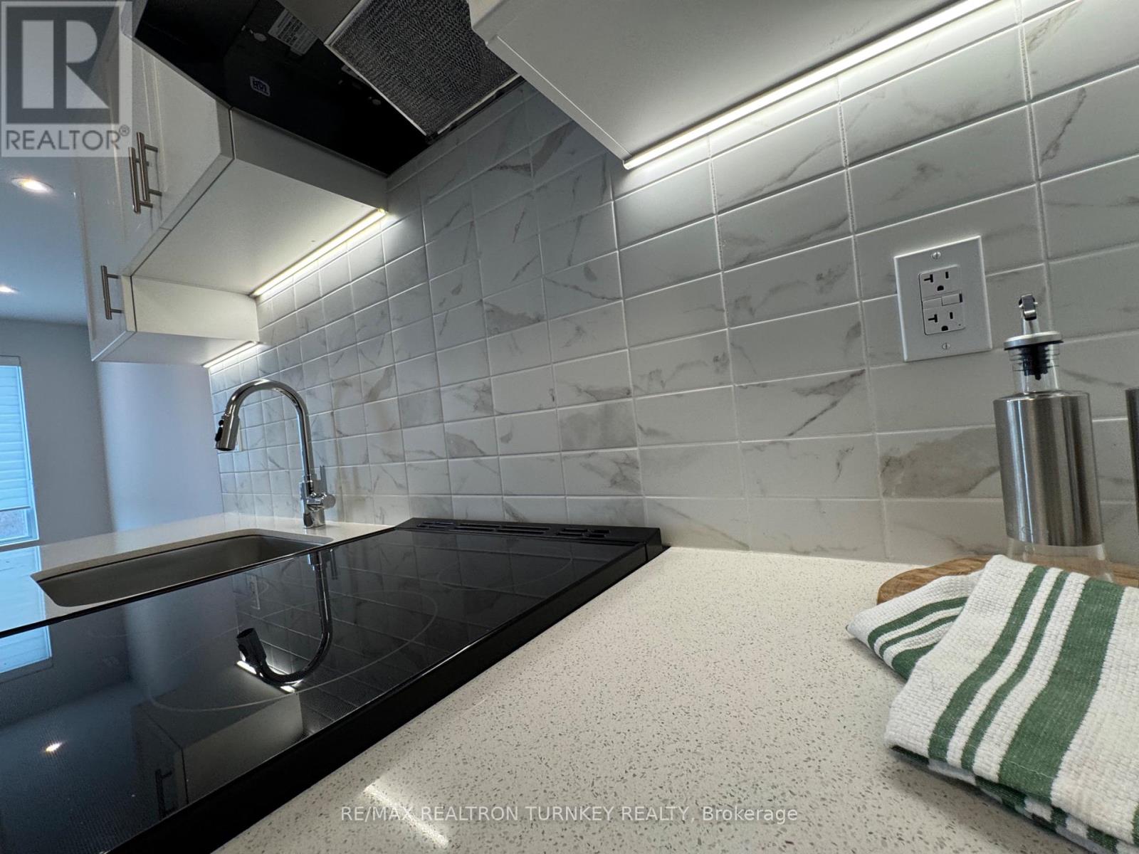 905 - 715 Davis Drive, Newmarket, Ontario  L3Y 0J2 - Photo 3 - N13032654