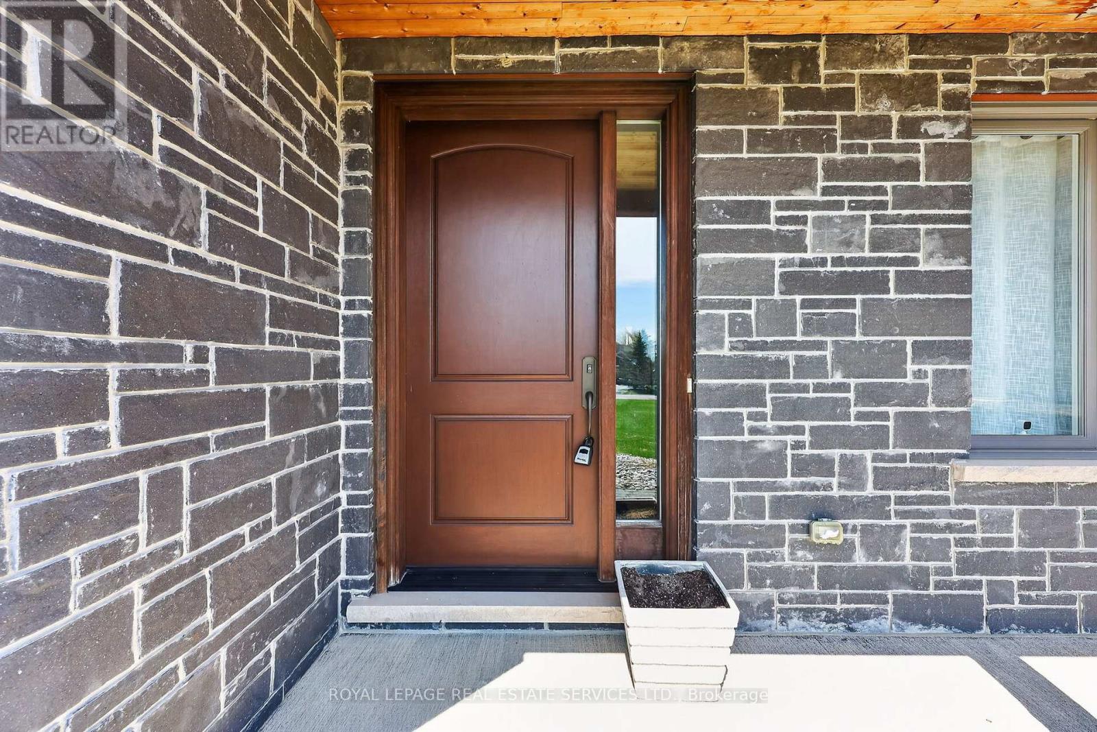 18 Walnut Drive, Wasaga Beach, Ontario  L9Z 0A9 - Photo 2 - S13015204